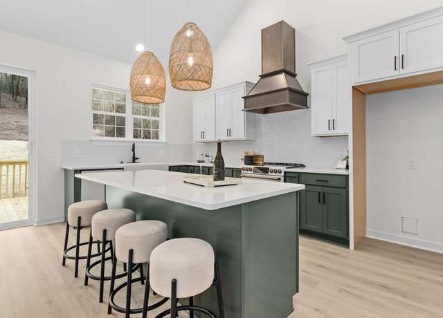 Property at 2621 Berkley Dr, Chattanooga, TN 37415, 3 beds, 2.5 baths
