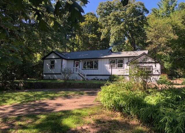 Property at 907 Kentucky Ave, Signal Mountain, TN 37377, 3 beds, 2 baths