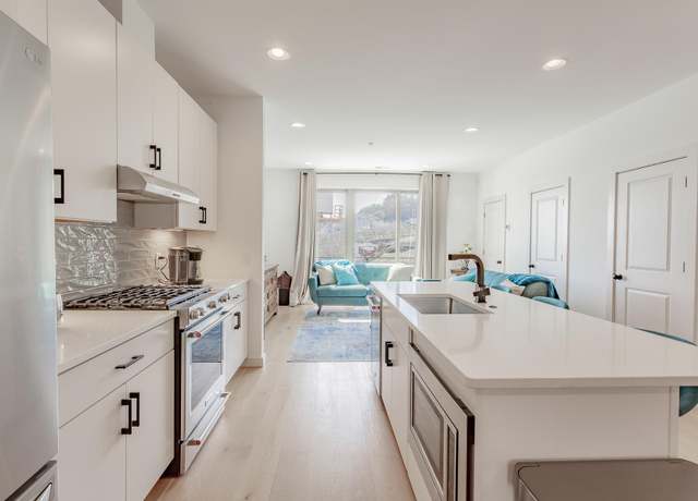 Property at 895 Cherokee Blvd #103, Chattanooga, TN 37405, 3 beds, 3.5 baths
