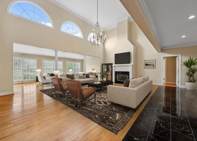 Property at 1160 Heritage Landing Dr, Chattanooga, TN 37405, 5 beds, 3.5 baths