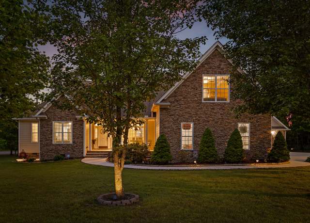 Property at 212 Smith St, Signal Mountain, TN 37377, 3 beds, 3.5 baths
