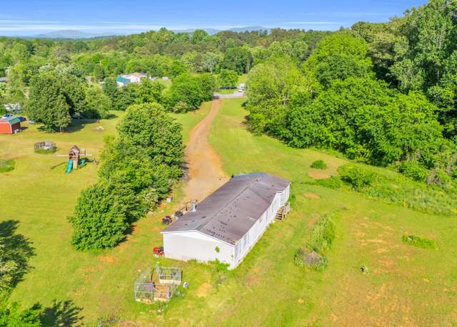 Property at 3250 Rolling Meadows Rd NW, Dalton, GA 30721, 4 beds, 2 baths