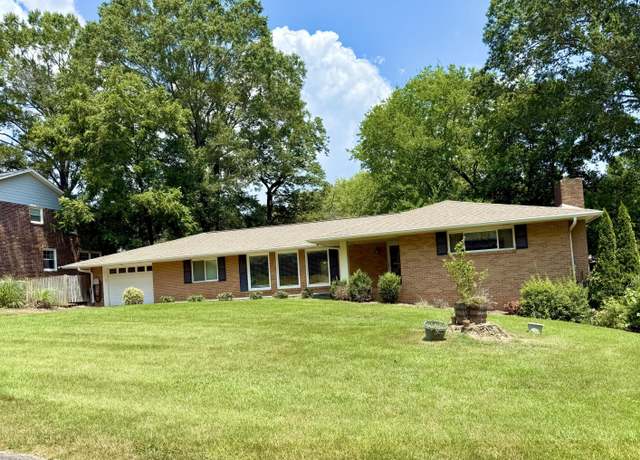 Property at 4717 Brentwood Dr, Chattanooga, TN 37416, 3 beds, 3 baths