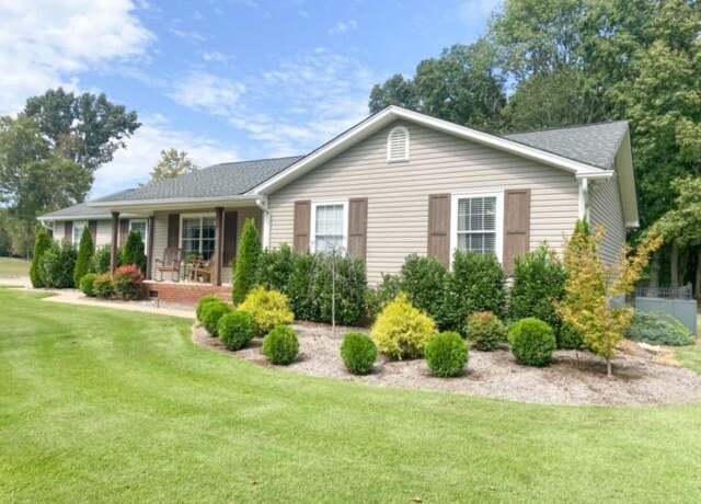 Property at 7611 Greenwood Rd, Ooltewah, TN 37363, 3 beds, 2 baths
