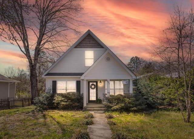 Property at 802 Gordon St, Chickamauga, GA 30707, 3 beds, 2 baths
