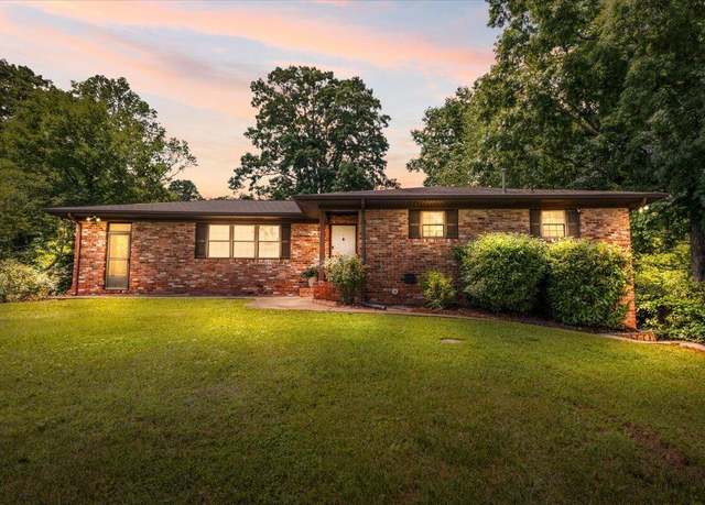 Property at 4515 Ravenwood Dr E, Chattanooga, TN 37415, 4 beds, 3 baths