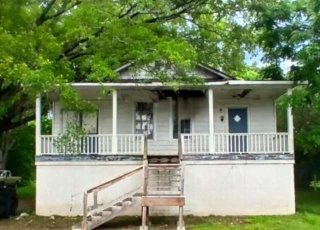 Property at 207 W 9th St, Chickamauga, GA 30707, 2 beds, 1 bath