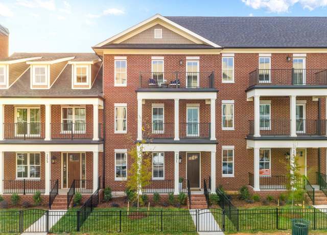 Property at 251 Walnut St, Chattanooga, TN 37403, 4 beds, 4.5 baths