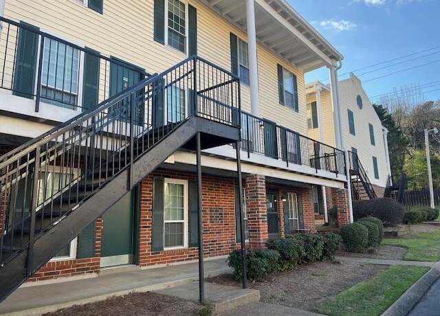 Property at 900 Mountain Creek Rd Unit J130, Chattanooga, TN 37405, 4 beds, 2 baths