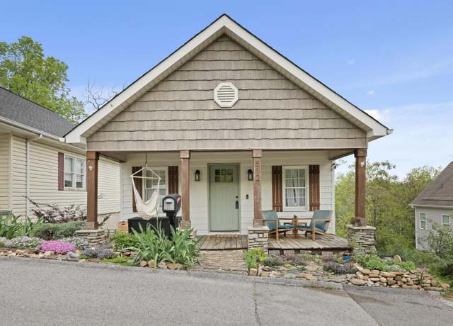 Property at 512 Oliver St, Chattanooga, TN 37405, 3 beds, 2 baths