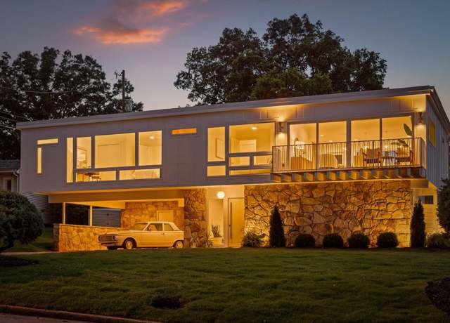 Property at 3107 Colyar Dr, Chattanooga, TN 37404, 4 beds, 3 baths