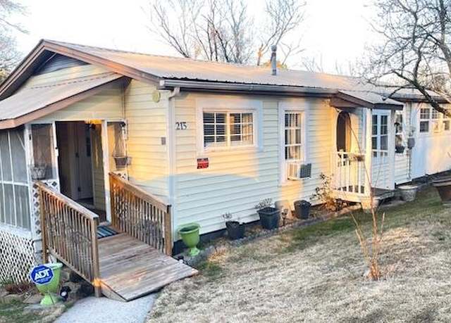 Property at 215 Wilson St, Calhoun, GA 30701, 3 beds, 1.5 baths