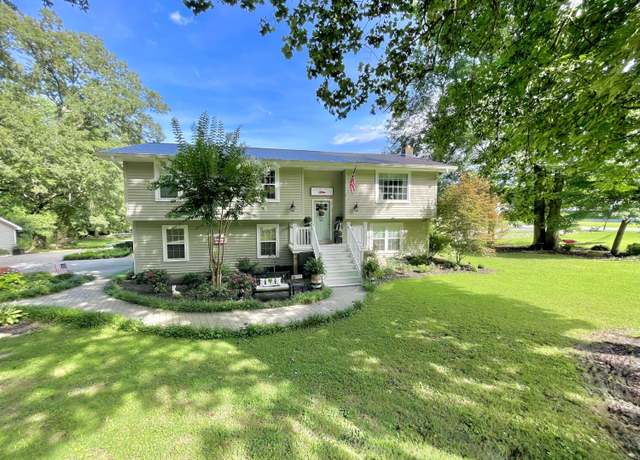 Property at 308 Elm St, Dunlap, TN 37327, 4 beds, 3 baths