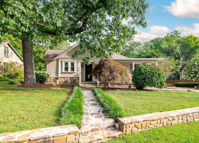 Property at 779 James Blvd, Signal Mountain, TN 37377, 3 beds, 2.5 baths