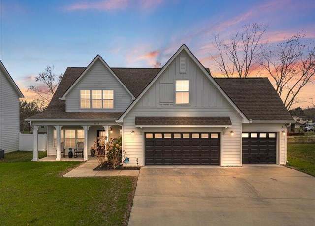 Property at 1303 Neyland Cir, Hixson, TN 37343, 4 beds, 3.5 baths