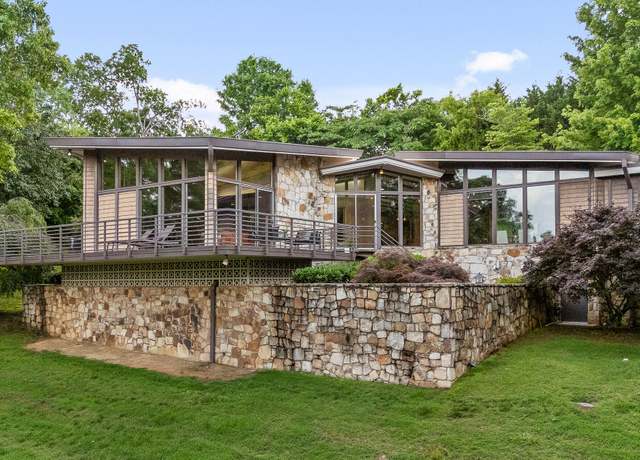 Property at 702 S Crest Rd, Chattanooga, TN 37404, 6 beds, 7 baths