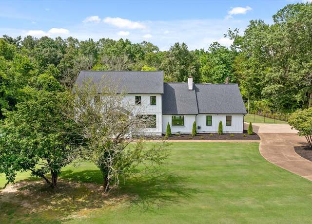 Property at 9220 Hopi Trl, Ooltewah, TN 37363, 4 beds, 3 baths