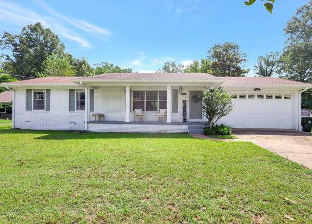 Property at 824 Graysville Rd, Chattanooga, TN 37421, 3 beds, 2 baths