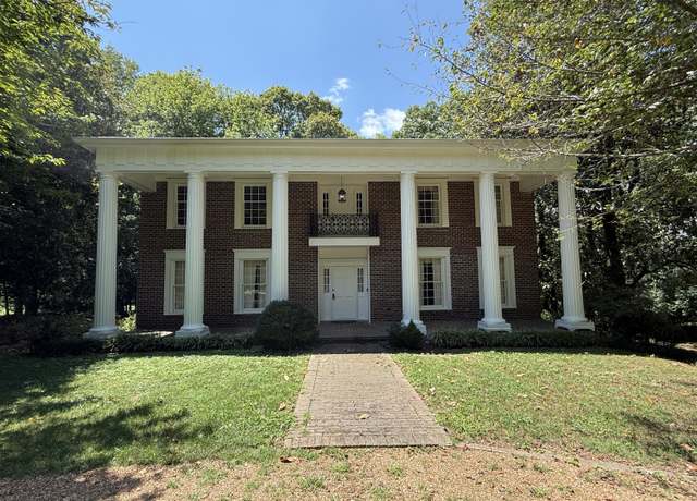 Property at 206 Palisades Dr, Signal Mountain, TN 37377, 5 beds, 3.5 baths