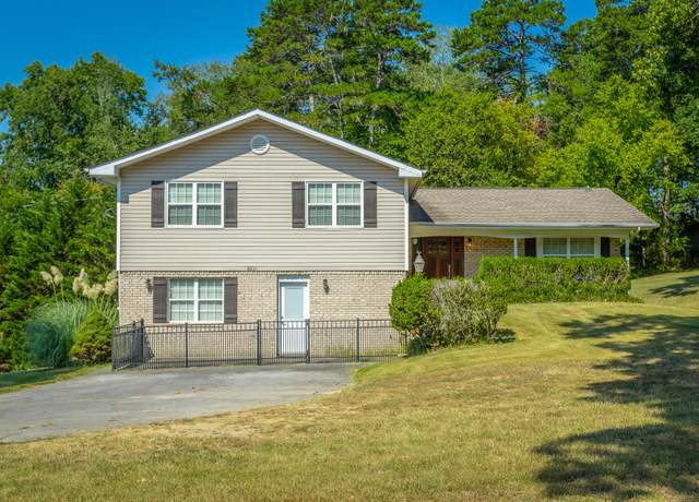Property at 8031 Middle Valley Rd, Hixson, TN 37343, 3 beds, 3.5 baths