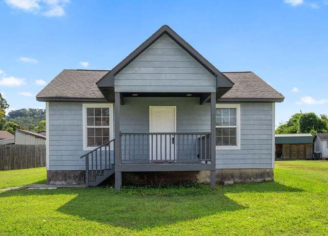 Property at 96 Lamar St, Ringgold, GA 30736, 2 beds, 2 baths