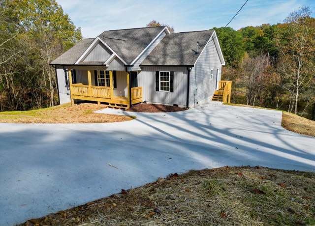 Property at 2221 Eaton Dr, Dalton, GA 30721, 3 beds, 2 baths