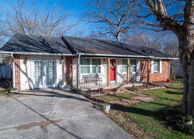 Property at 113 Robert E Lee St, Fort Oglethorpe, GA 30742, 3 beds, 1.5 baths