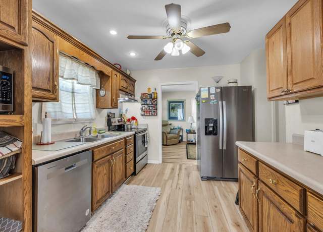 Property at 127 Centro St, Chattanooga, TN 37419, 2 beds, 2 baths