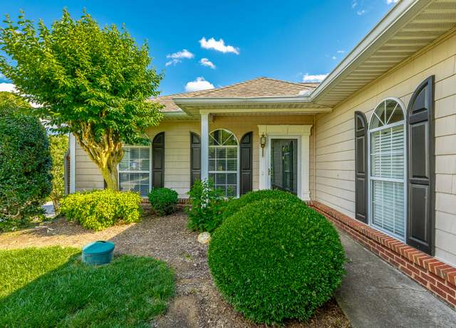 Property at 901 W Summit Dr Unit 7, Dalton, GA 30721, 3 beds, 2 baths
