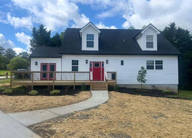 Property at 5005 Swan Rd, Chattanooga, TN 37416, 3 beds, 2.5 baths