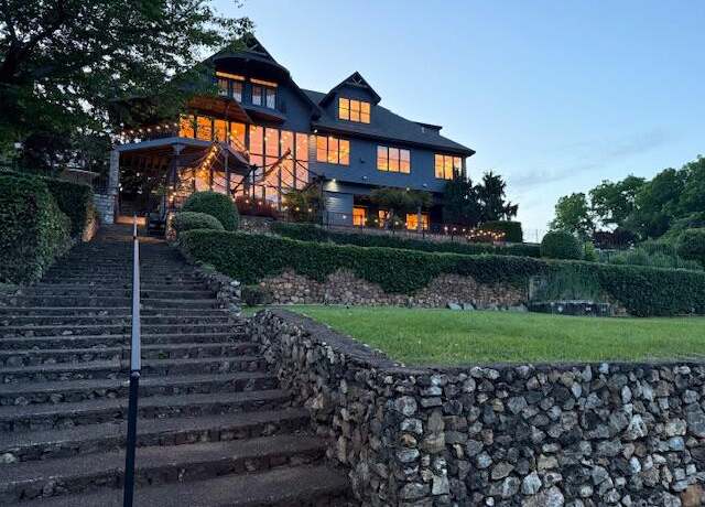 Property at 381 E View Dr, Chattanooga, TN 37404, 4 beds, 3.5 baths