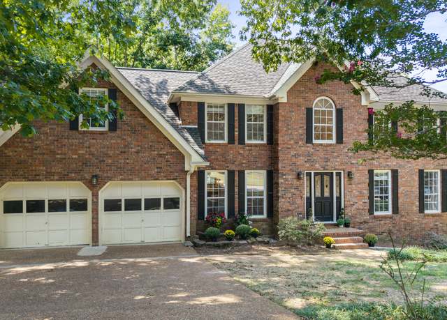 Property at 1704 Valley Forge Dr, Hixson, TN 37343, 5 beds, 4.5 baths