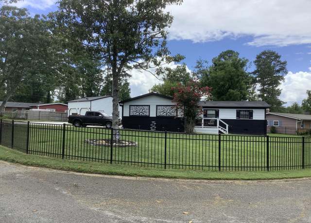 Property at 8114 Royal Dr, Chattanooga, TN 37421, 3 beds, 3 baths