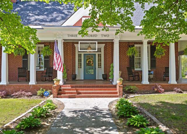 Property at 302 S Main St, Lafayette, GA 30728, 4 beds, 2 baths