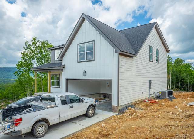 Property at 270 Cascade Dr, Rossville, GA 30741, 4 beds, 2.5 baths
