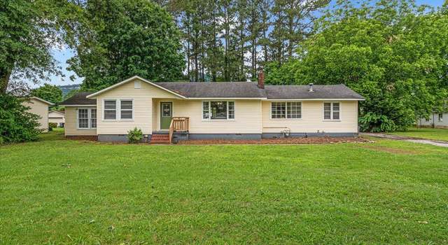 Photo of 819 Betsy Pack Dr, Jasper, TN 37347