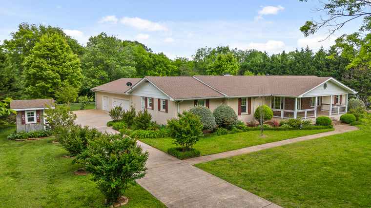 Photo of 2026 Hickory Valley Rd Chattanooga, TN 37421
