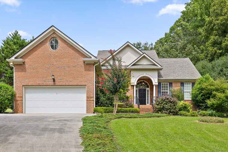 Photo of 3127 Hamill Rd Hixson, TN 37343