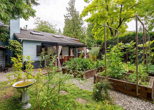 Photo of 1621 Peters Rd, North Vancouver, BC V7J 1Y7