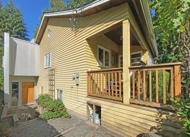 Photo of 4320 Cliffmont Rd, North Vancouver, BC V7G 1J5
