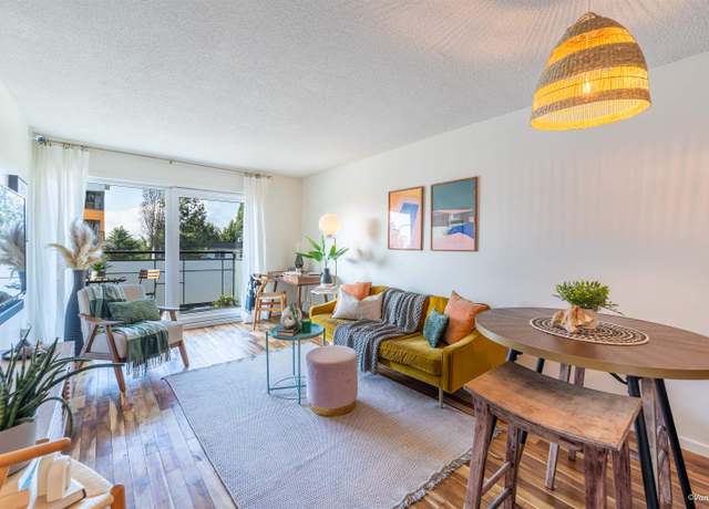 Photo of 360 E 2nd St #212, North Vancouver, BC V7L 4N6
