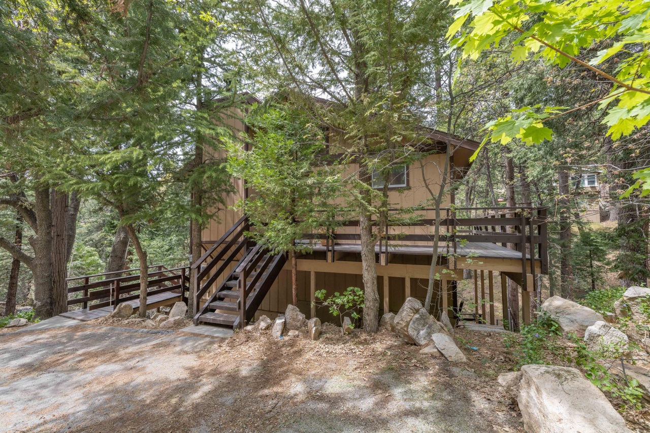 2378 Rim Of The World Dr, Running Springs, CA 92382 | MLS# 219078991 ...