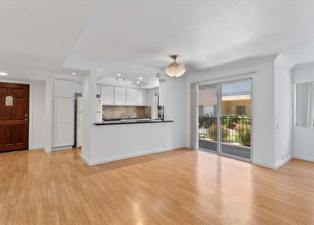 Property at 400 N Sunrise Way #119, Palm Springs, CA 92262, 2 beds, 2 baths