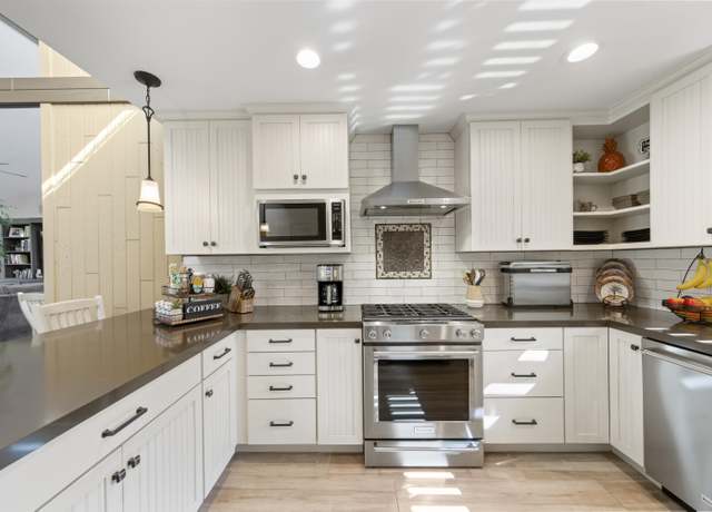Property at 111 Juan Cir, Palm Desert, CA 92260, 2 beds, 2 baths