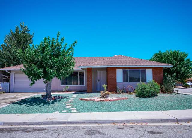 Property at 1100 W Westmont Ave, Hemet, CA 92543, 2 beds, 2 baths