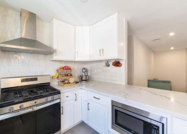 Property at 52880 Avenida Navarro, La Quinta, CA 92253, 3 beds, 2 baths