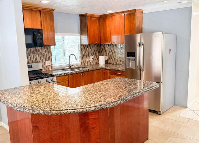 Property at 10 Box C Dr, Palm Desert, CA 92260, 2 beds, 2 baths