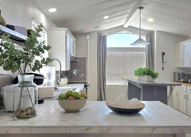 Property at 64625 Pierson Blvd Unit F4, Desert Hot Springs, CA 92240, 2 beds, 2 baths