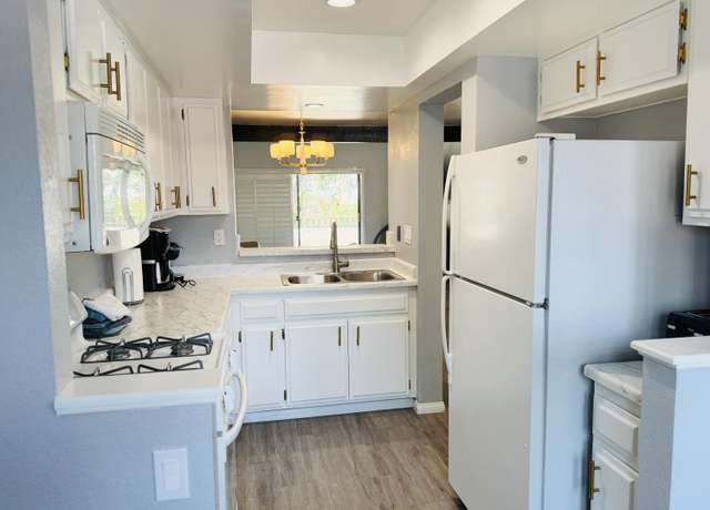 Property at 2345 Cherokee Way #109, Palm Springs, CA 92264, 2 beds, 2.5 baths