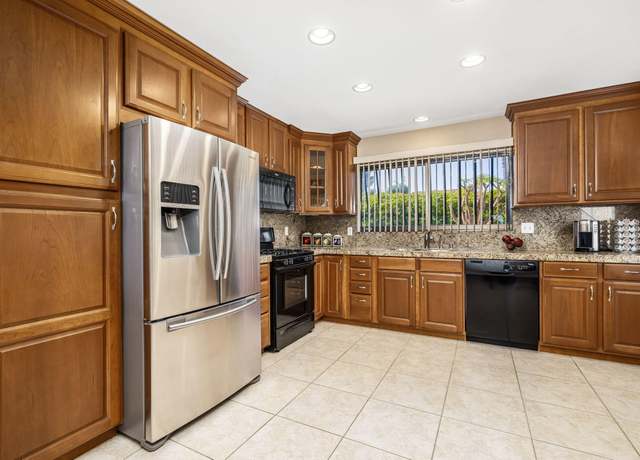Property at 72930 Mesa View Dr, Palm Desert, CA 92260, 2 beds, 2.5 baths